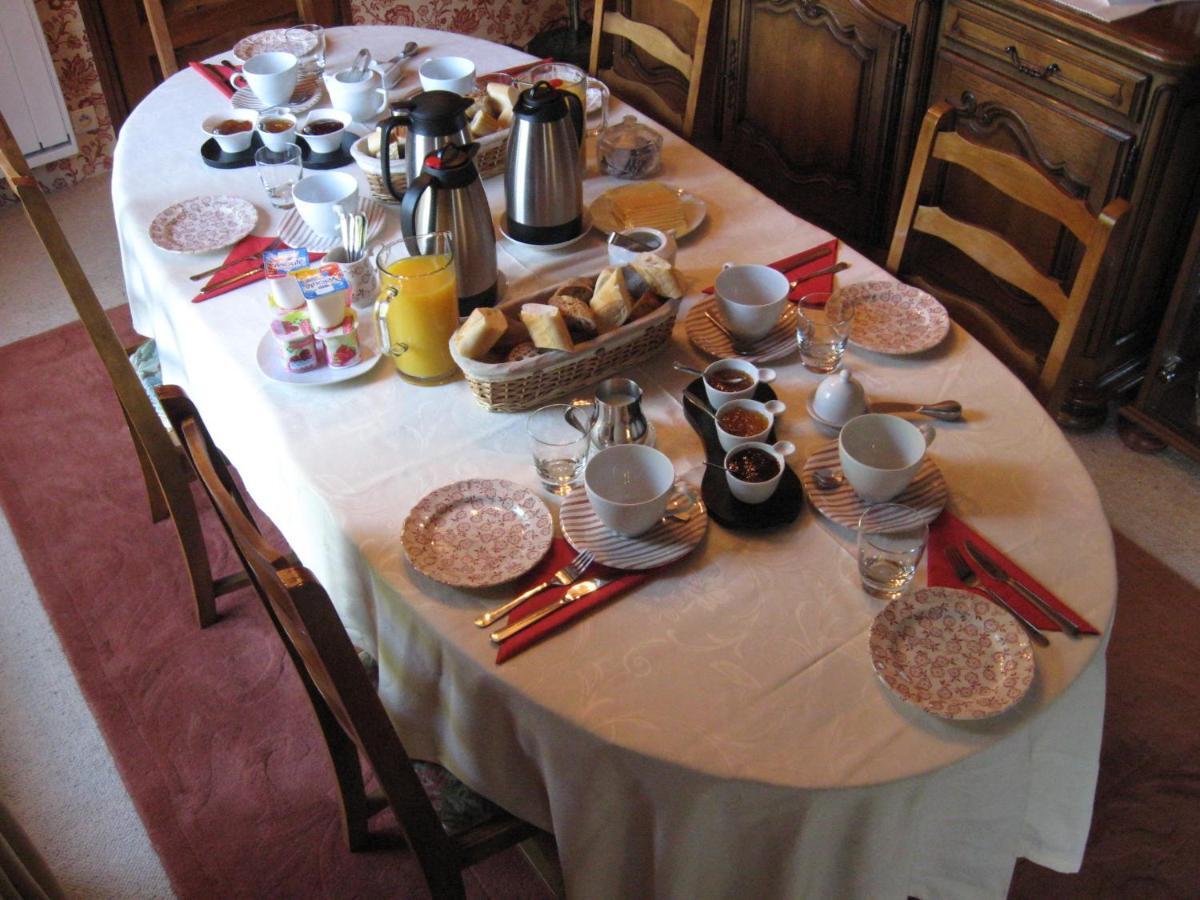Le Clos Fleuri Bed & Breakfast จีแวร์นี ภายนอก รูปภาพ